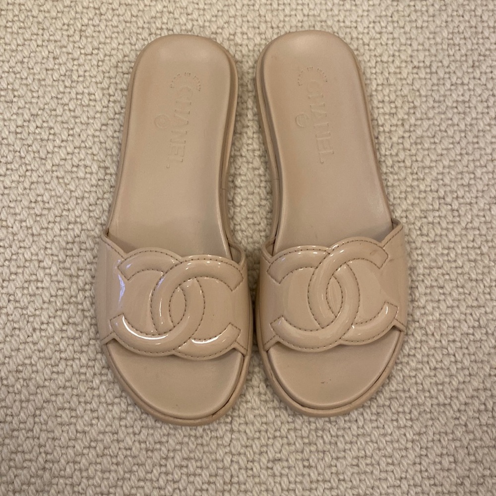 Chanel Nude Patent slides